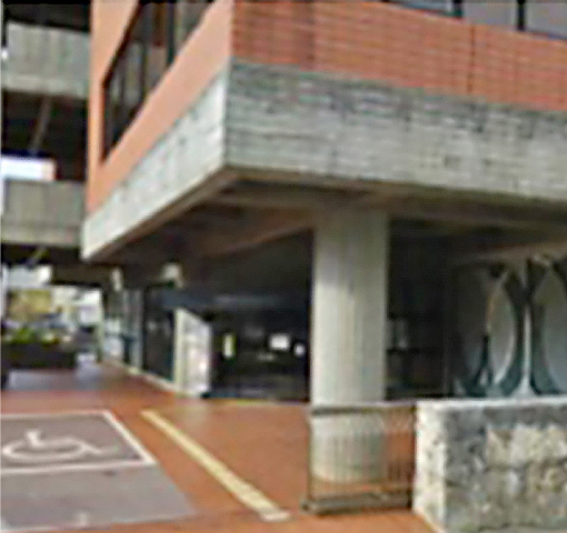 沖縄市立図書館の外観